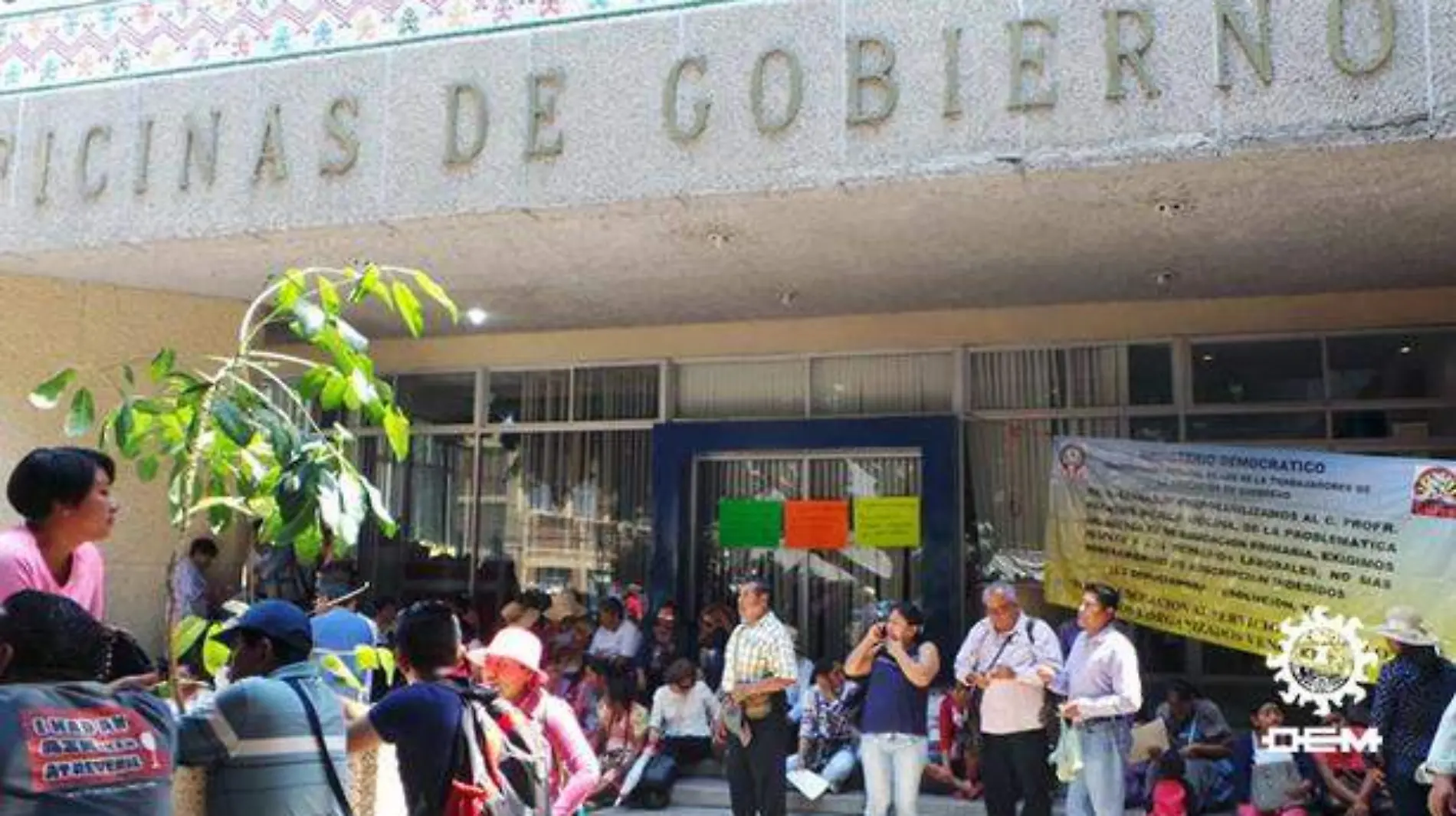 Chilpancino - Toman las oficinas, bloquean calles y avenidas